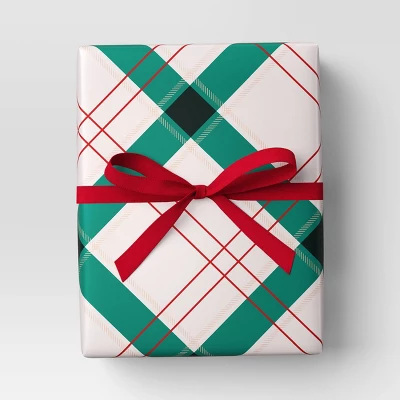30” 25 Sq Ft Christmas Roll Wrap Green/White/Red Plaid - Wondershop™ 1 30” 25 Sq Ft Christmas Roll Wrap Green/White/Red Plaid - Wondershop™