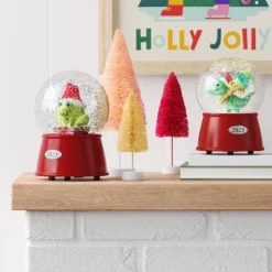 Dinosaurs Snow Globe - Wondershopâ˘